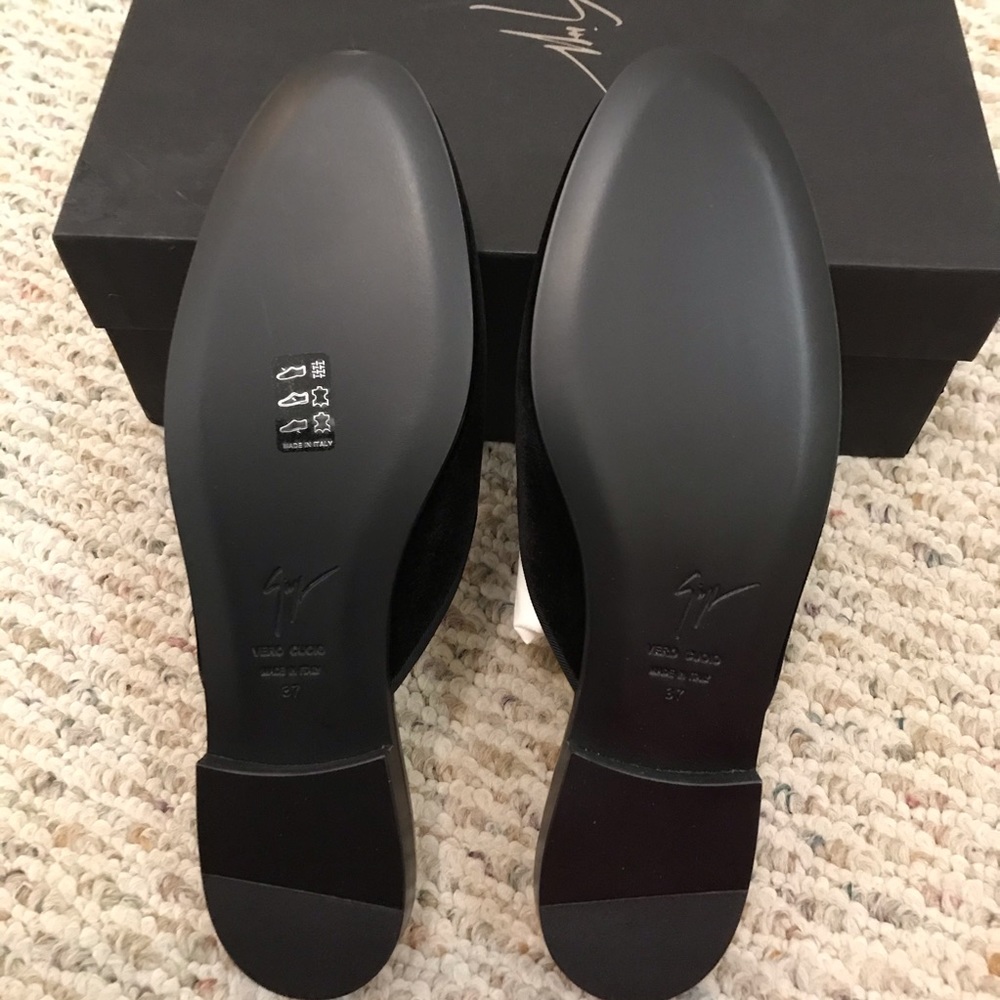🆕 Giuseppe Zanotti velvet “bonjour” crystal mules - Picture 6 of 6